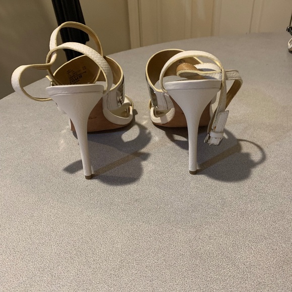 NWOB Coach White/Silver Leather Sandals sz 8.5 - Picture 4 of 5